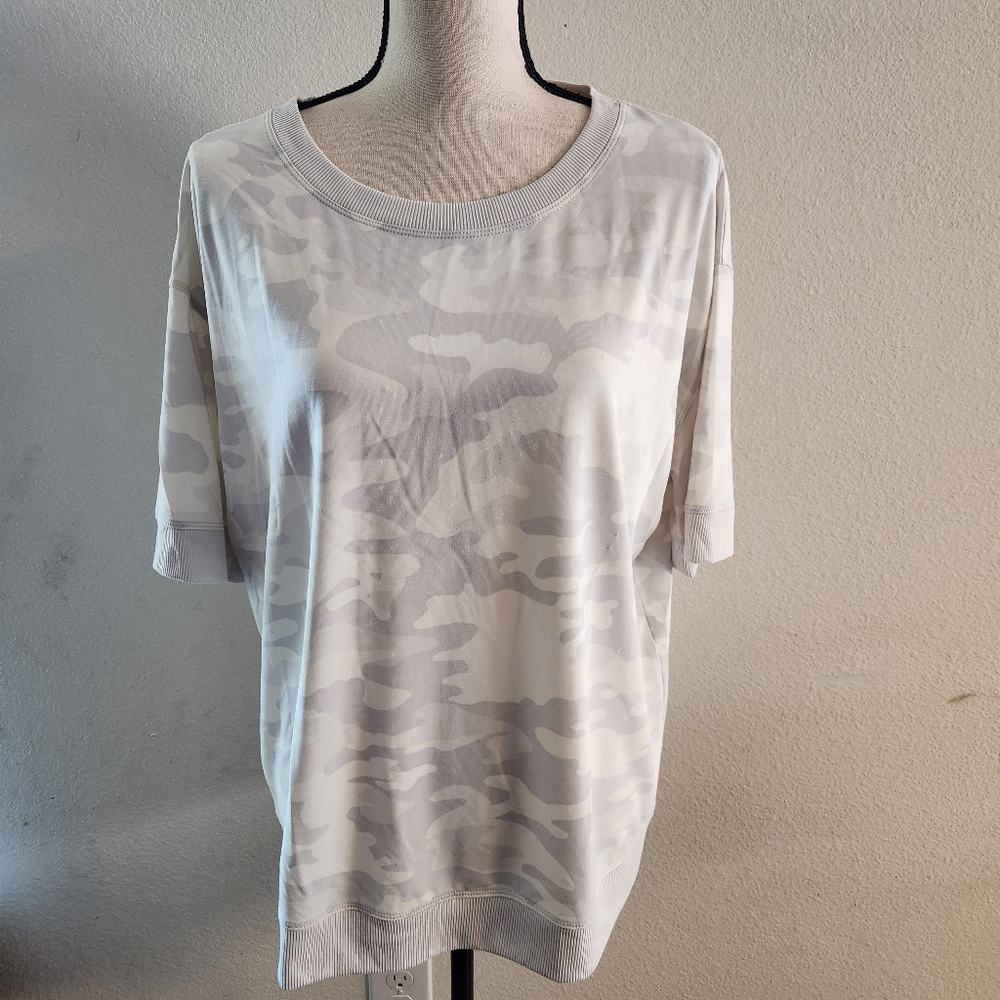 Chico's Zenergy Sandwashed Camo White Gray Pullover Sweatshirt Size 2